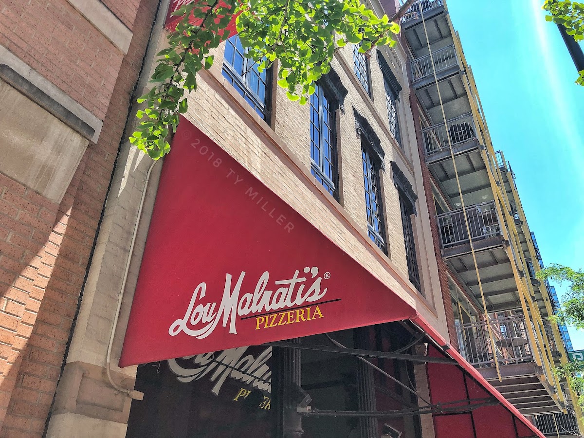 Lou Malnati's Pizzeria restaurant