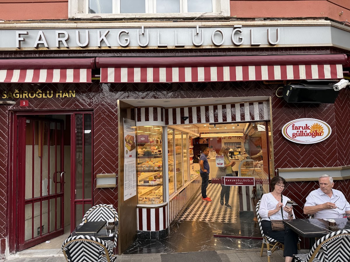 Karaköy Güllüoğlu restaurant