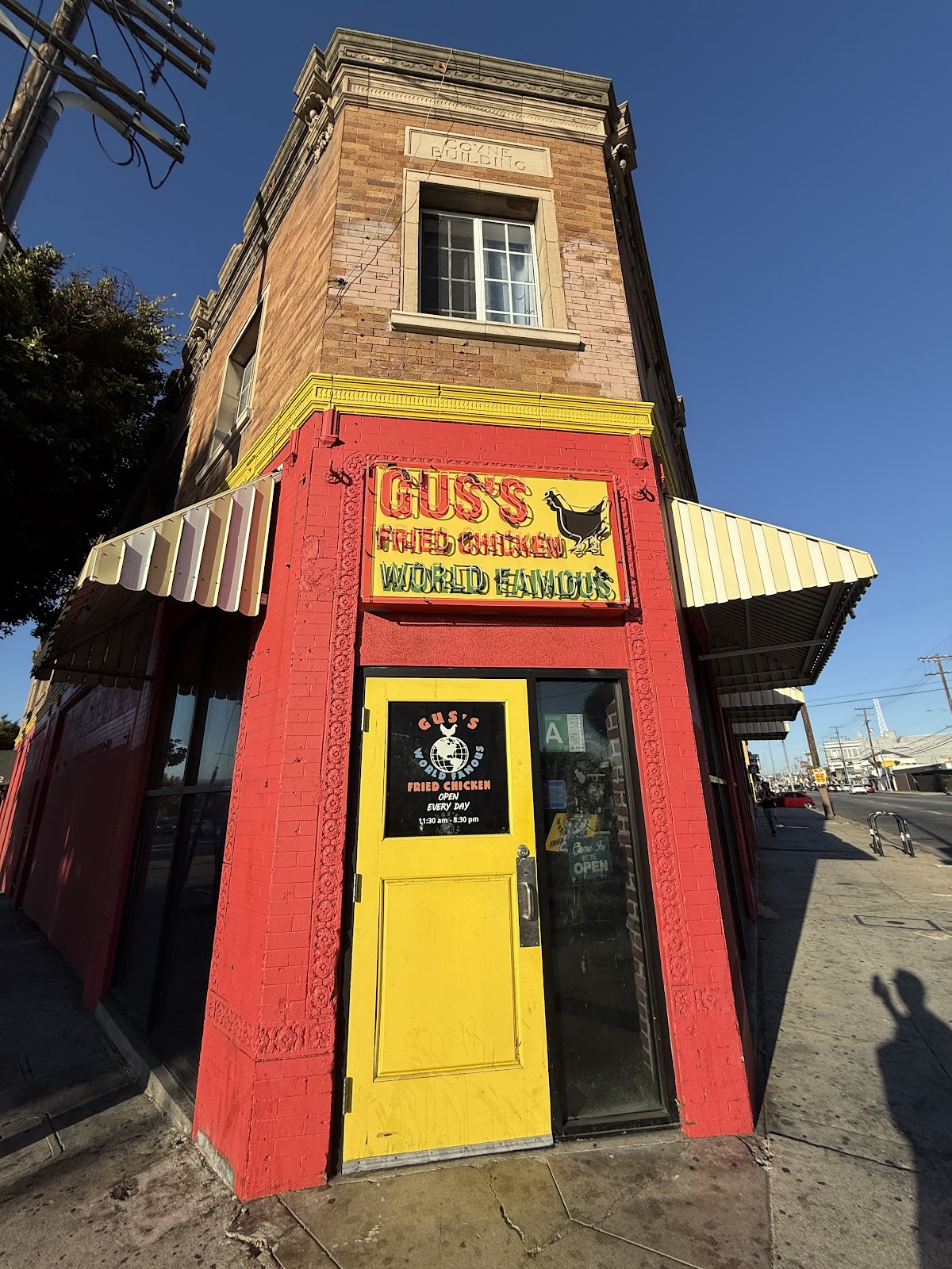 Gus's World Famous Fried Chicken restaurant