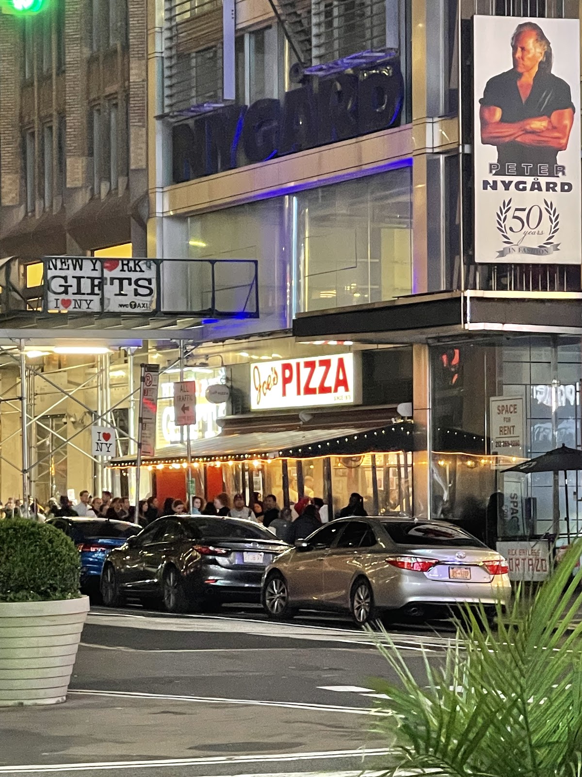 Joe's Pizza restaurant